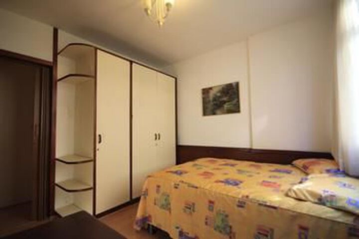 Room 9 of 34