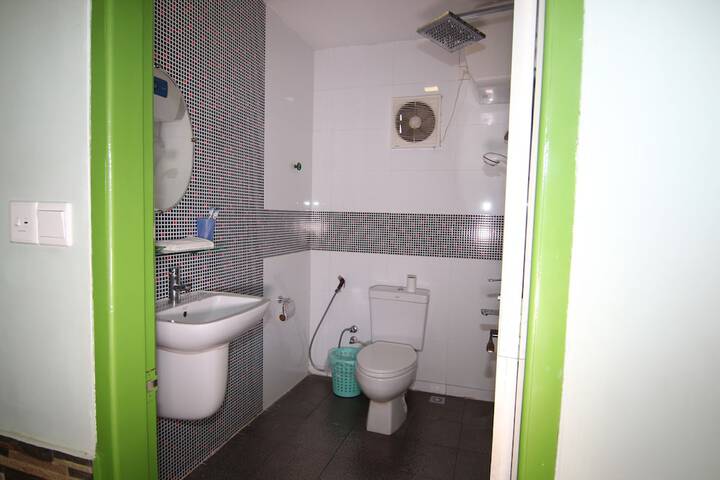 Room 17 of 32