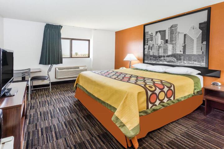 1 King Bed (12 of 17)