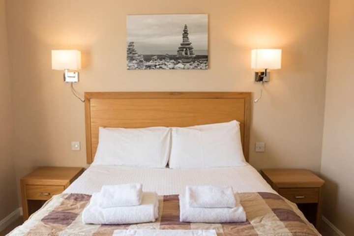 Room 10 of 28