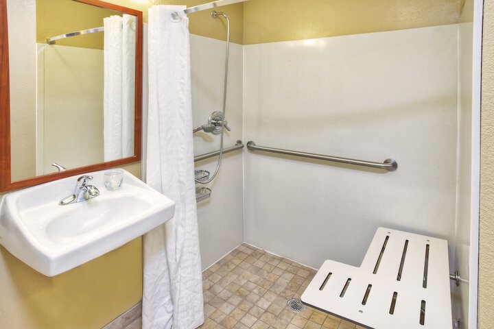 Room 15 of 28