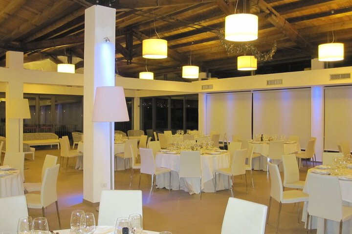 Ballroom/Hall 68 of 80