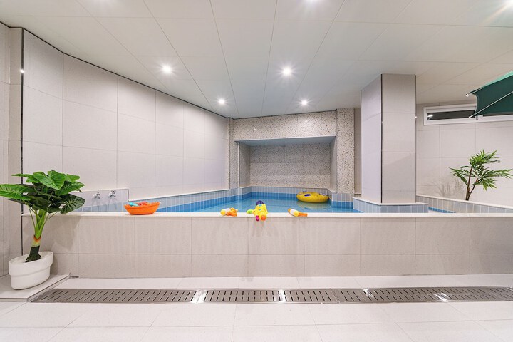 Pool 18 of 41