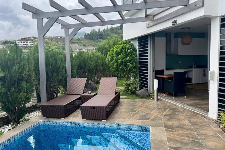 Pool 7 of 12