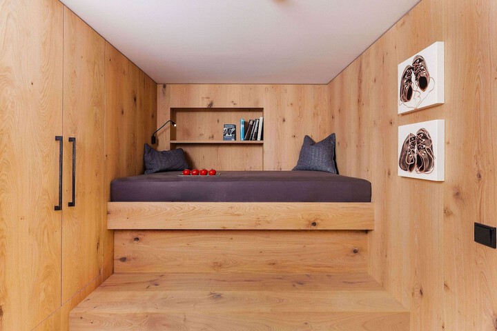 Room 17 of 47