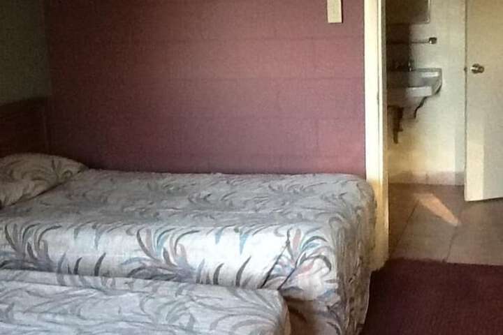 Room 10 of 28