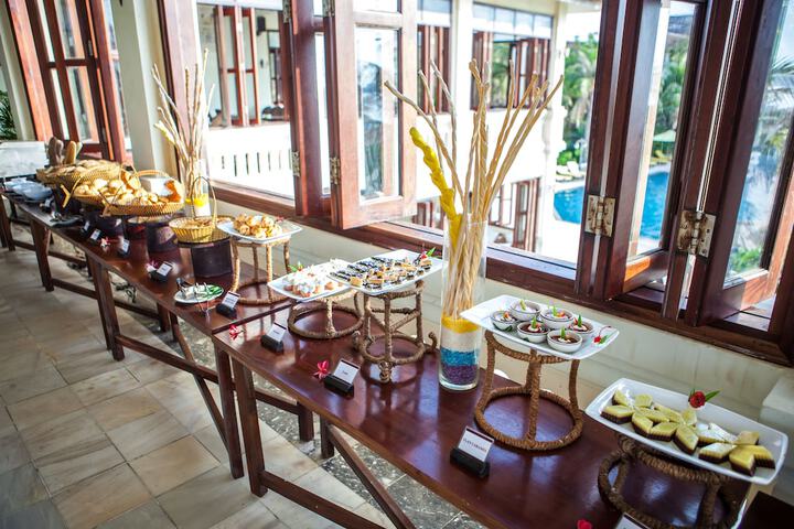 Dining 176 of 252