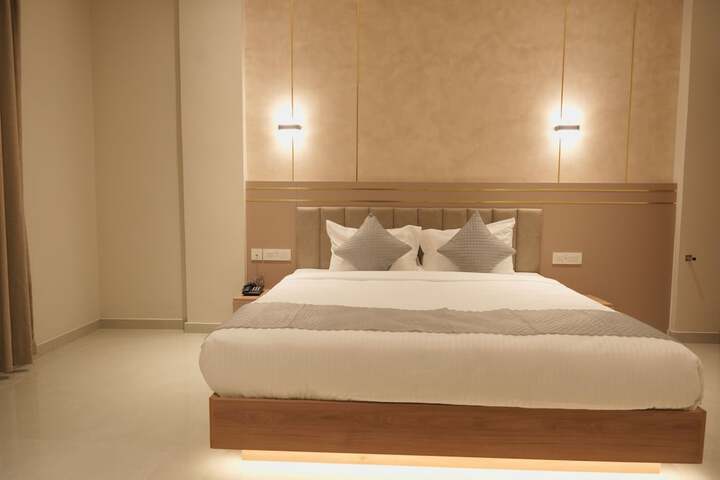 Room 9 of 20