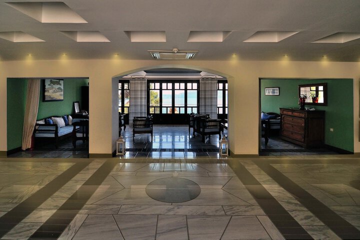 Hotel 2 of 72