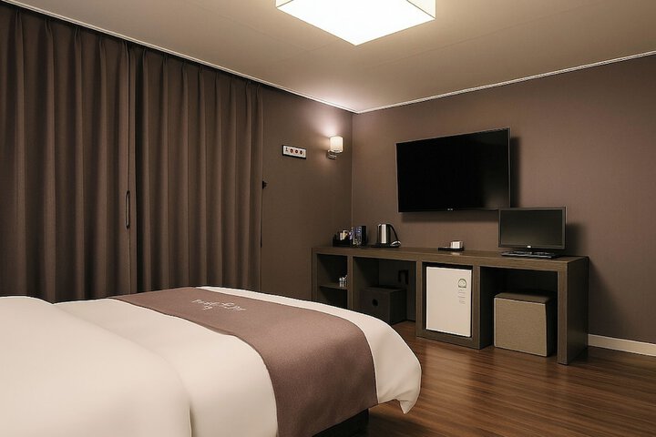 Room 58 of 85