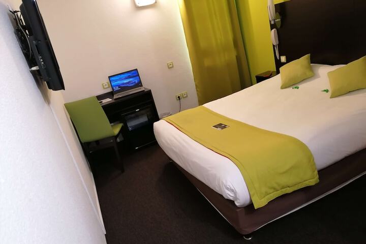 Room 9 of 36