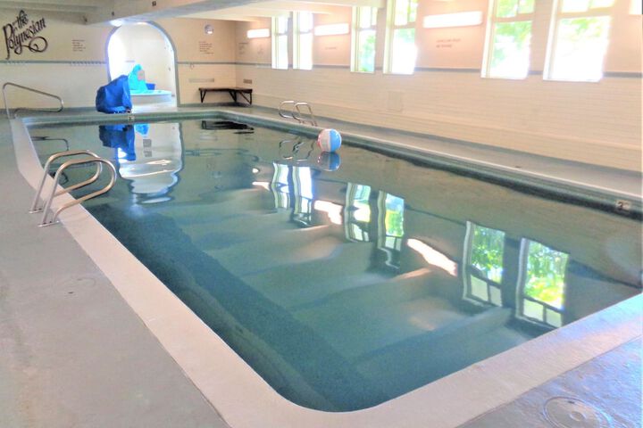 Hotel Pool