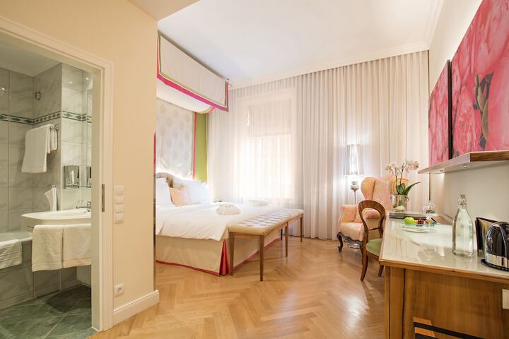 Room 9 of 65