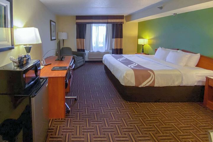 1 King Bed (19 of 21)
