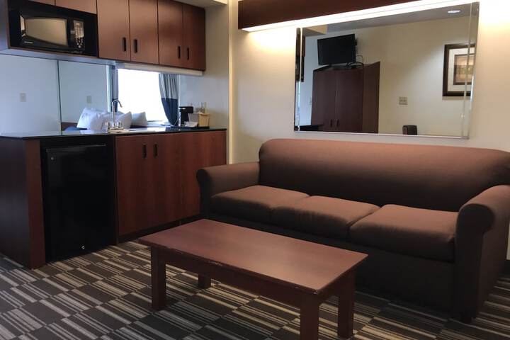 1 Queen Bed Accessible Room (47 of 54)
