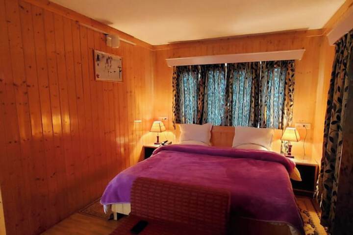 Room 2 of 8