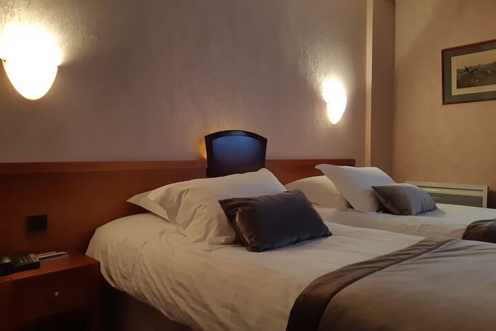 Room 9 of 38