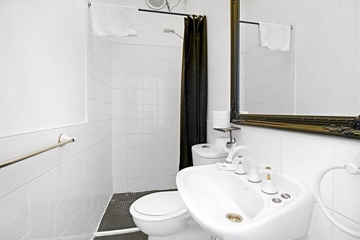 Room 5 of 38