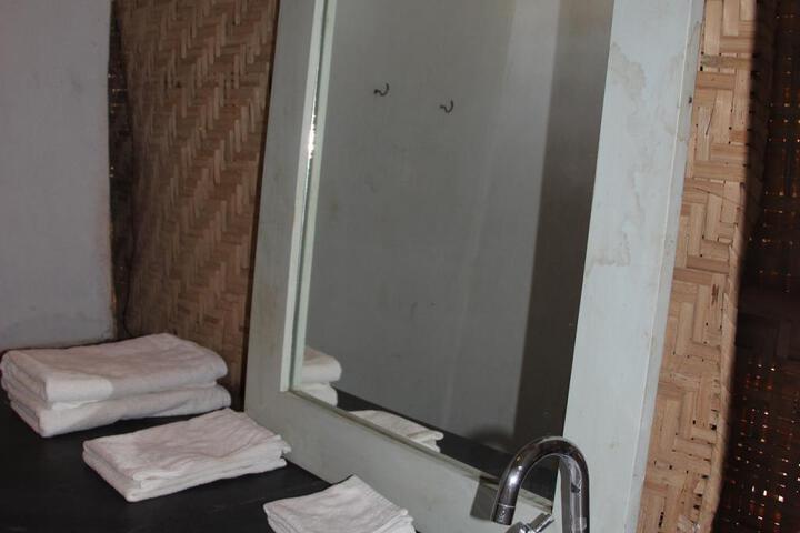 Room 4 of 6