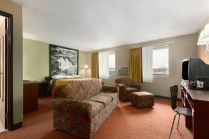 Room 12 of 18