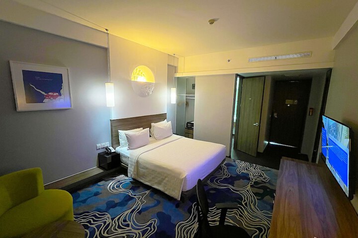 Room 7 of 122
