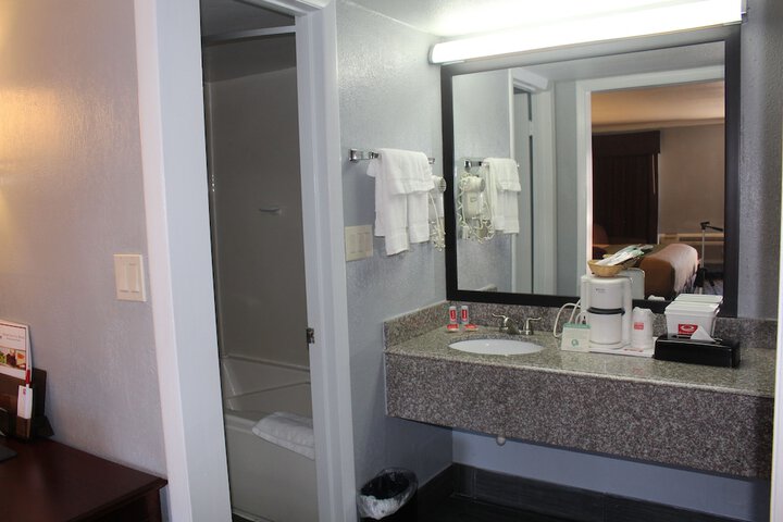 Room 22 of 34