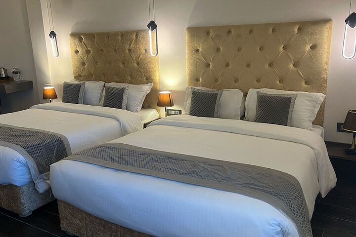Room 17 of 40