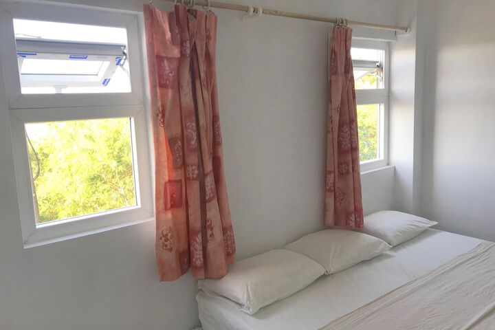 Room 18 of 157