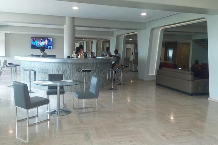 Lounge 63 of 86