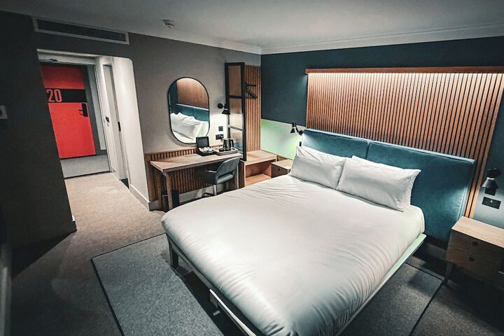 Room 10 of 42