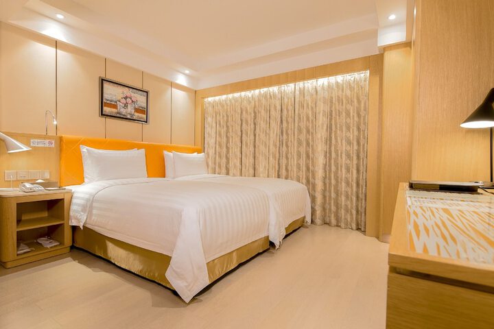 Room 18 of 36