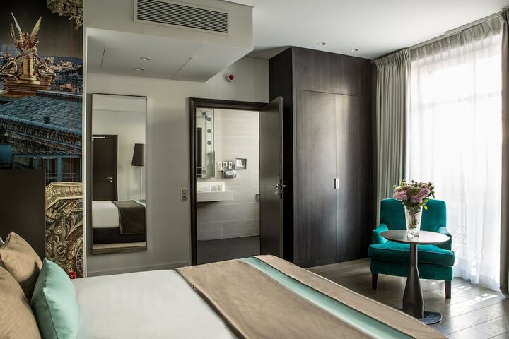 Room 30 of 151