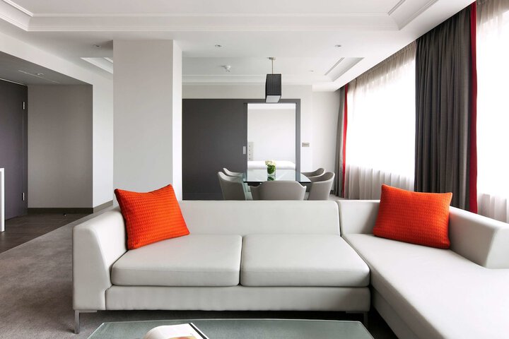Room 9 of 118