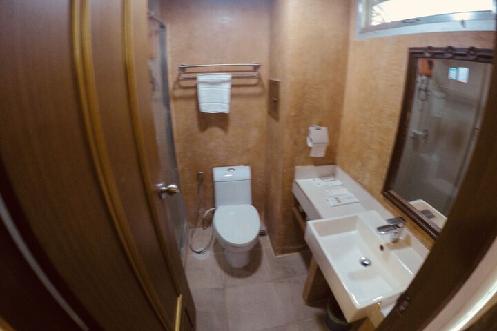 Room 63 of 77