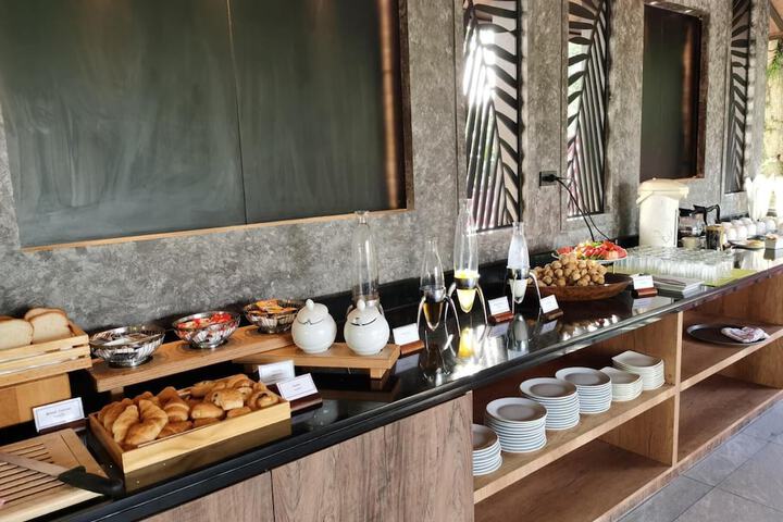 Dining Photos