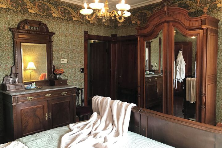 Room 19 of 83