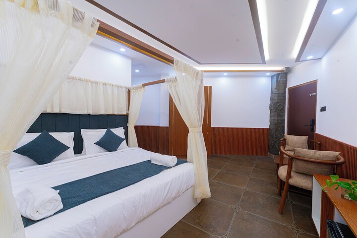 Room 14 of 33