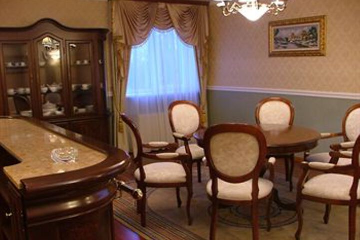 Room 11 of 15