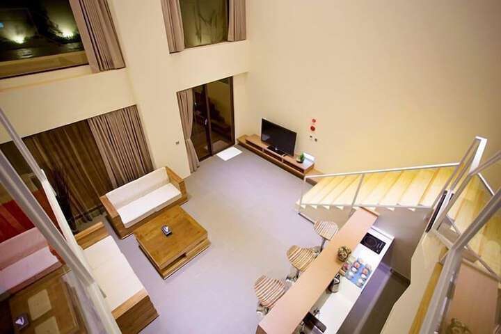 Room 11 of 48