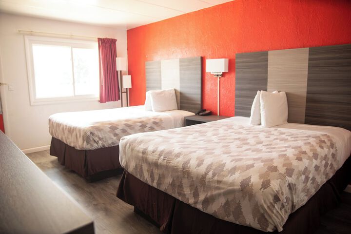 2 Queen Beds (8 of 8)
