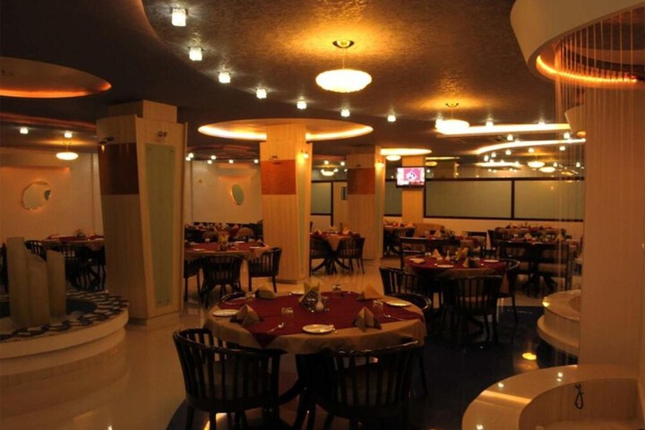 Dining 33 of 49