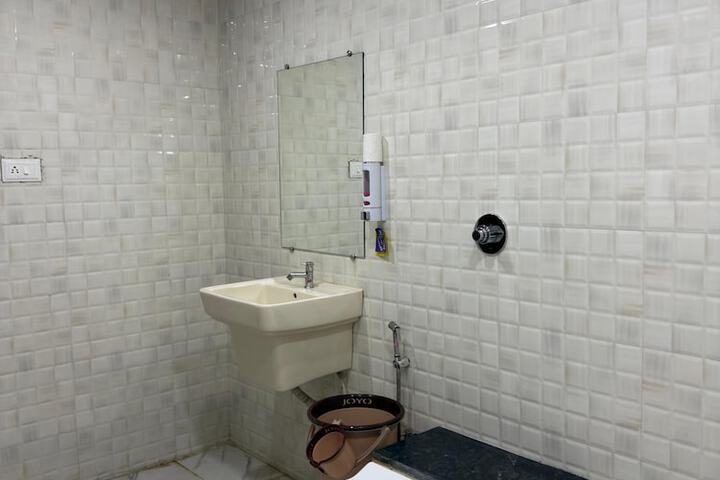 Room 60 of 83