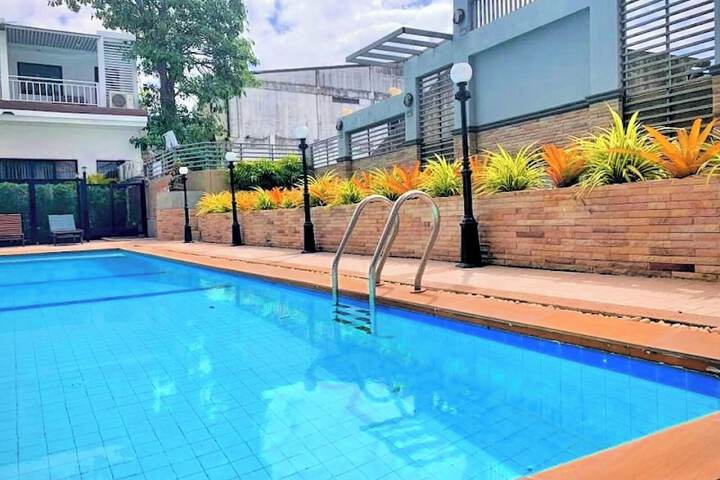 Pool Hotel