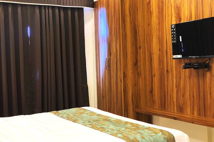 Room 6 of 20