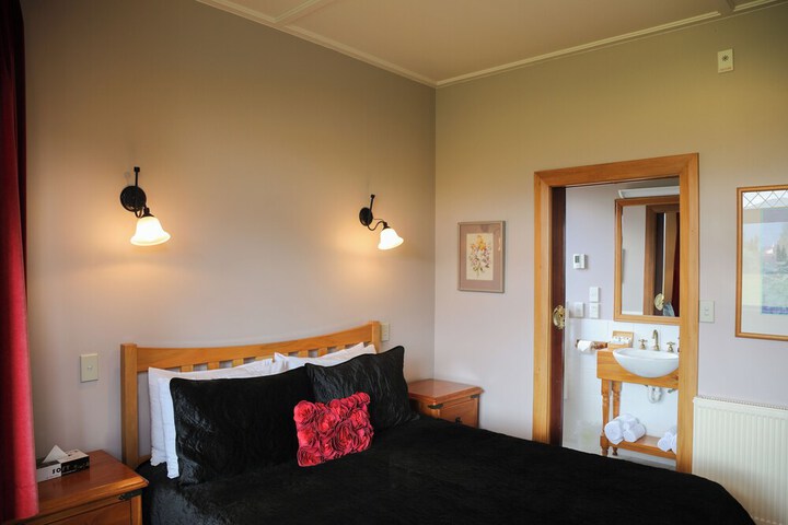 Room 16 of 170