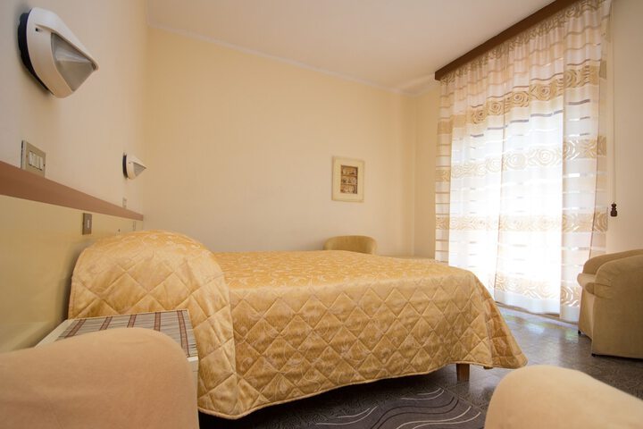 Room 3 of 32