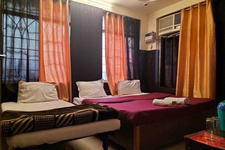 Room 11 of 12