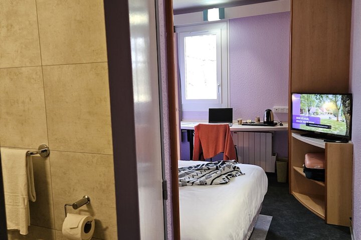 Room 9 of 63