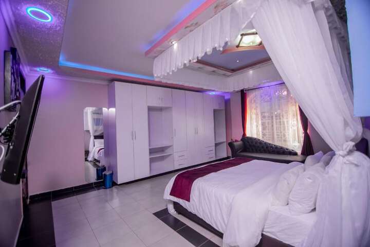 Room 10 of 62