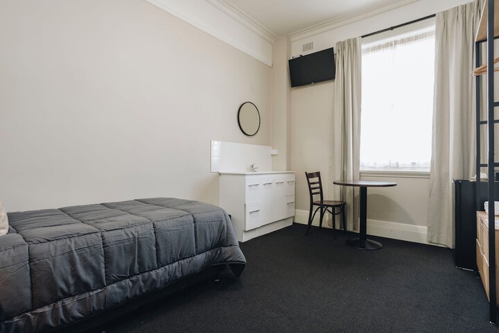 Room 12 of 42